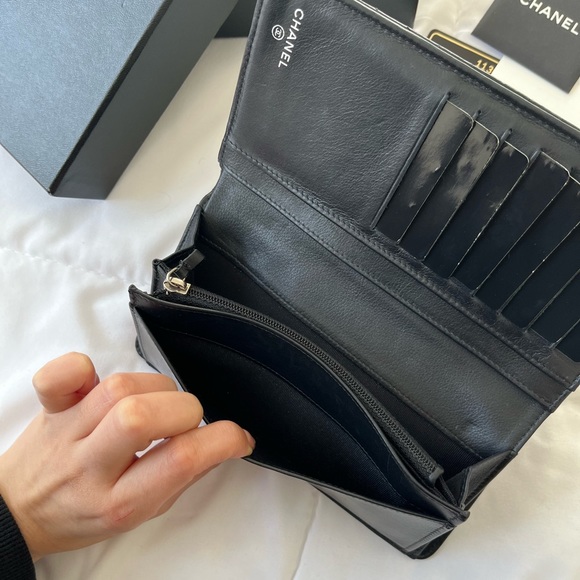 SOLD Chanel Black Chevron Calf Bifold - Picture 8 of 11